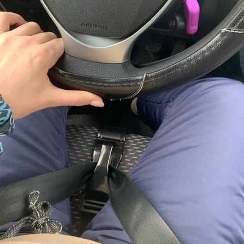 Comfortable pregnancy seat belt with easy removal feature